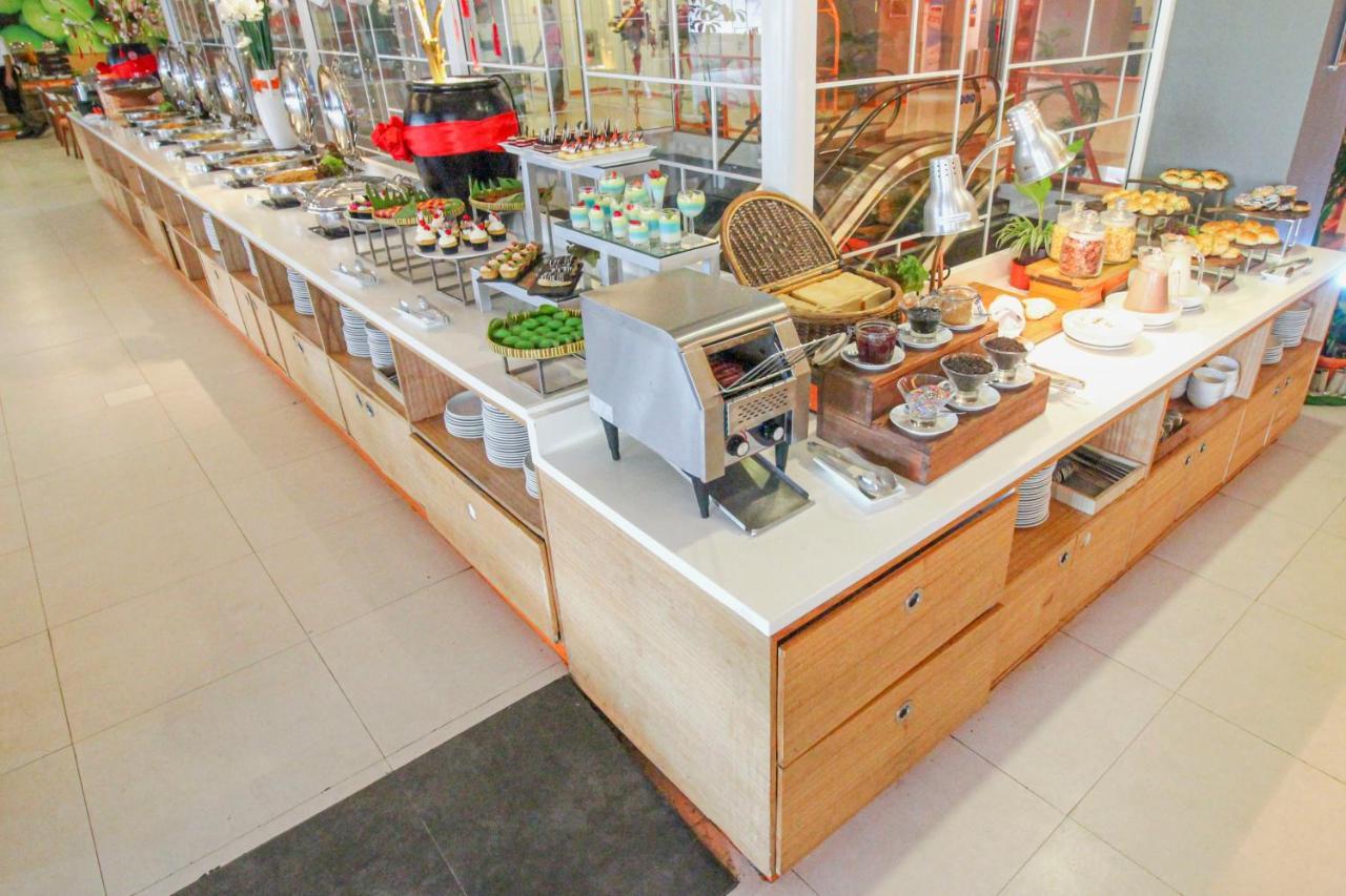 Harris Hotel Pontianak Εξωτερικό φωτογραφία